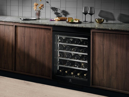 Electrolux BI   EWUS040B8B   | Cantina vino SingleZone - H818, W 595; Capacita' totale 40 bottiglie