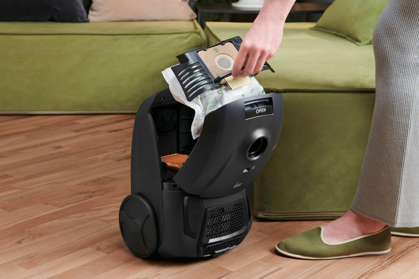 HOOVER PED HE120PET | CASA | ASPIRAZIONE | ASPIRAPOLVERE CON SACCO | ASPIR. C/SACCO 700W 2.5LT PET P