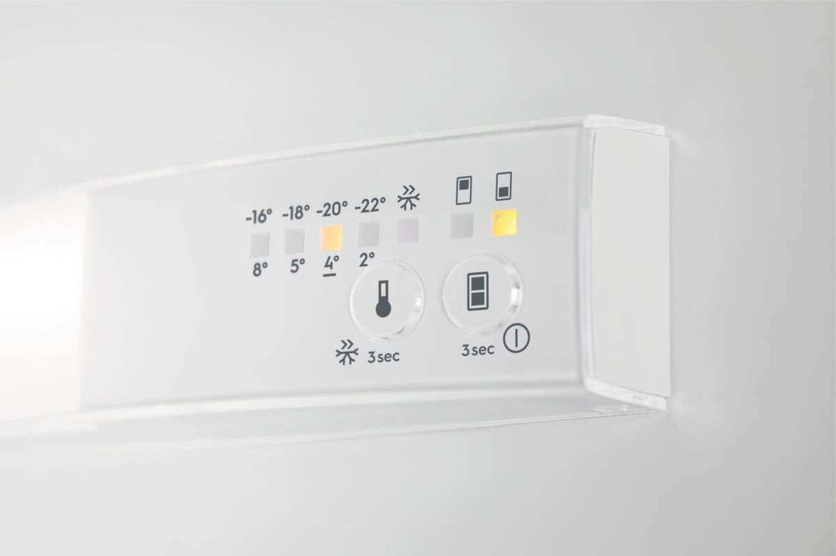 Electrolux BI   KNS5LE16S Phase-out 2026 Ottobre | FRIGOCONGELATORE COMBINATO/1572 MM/CLASSE ENERGET