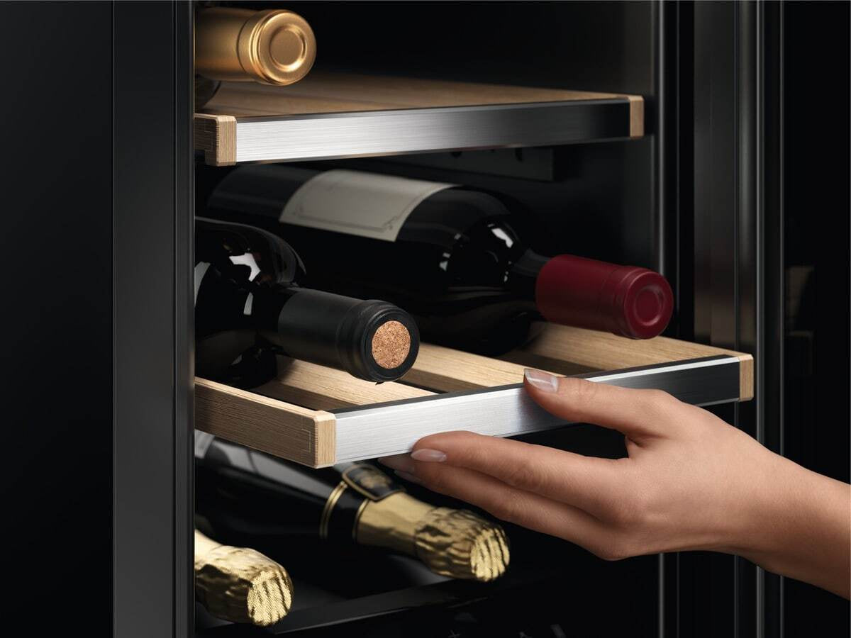 Electrolux BI   EWUS018B7B   | Cantina vino SingleZone - H818, W295 ; Capacita' totale 18 bottiglie