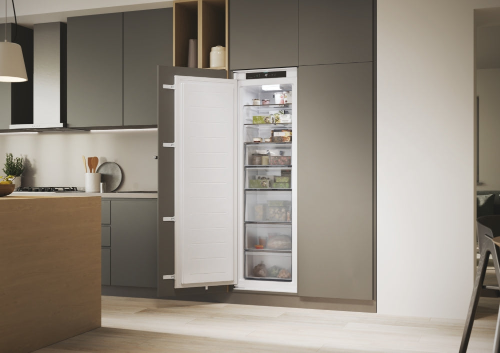 CANDY BI CMT5518EVWF|37900605|Congelatore monoporta 177 cm TOTAL NO FROST; classe energetica E, 220l