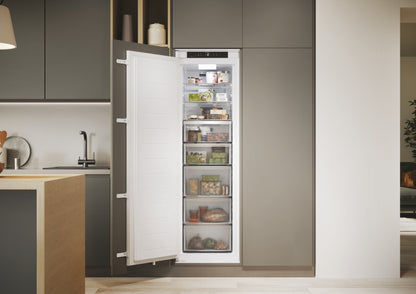 CANDY BI CMT5518EVWF|37900605|Congelatore monoporta 177 cm TOTAL NO FROST; classe energetica E, 220l