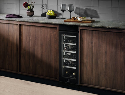 Electrolux BI   EWUS018B7B   | Cantina vino SingleZone - H818, W295 ; Capacita' totale 18 bottiglie