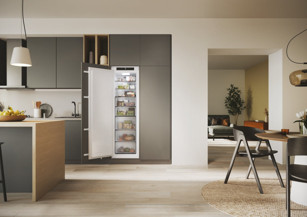 CANDY BI CMT5518EVWF|37900605|Congelatore monoporta 177 cm TOTAL NO FROST; classe energetica E, 220l