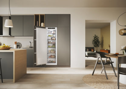 CANDY BI CMT5518EVWF|37900605|Congelatore monoporta 177 cm TOTAL NO FROST; classe energetica E, 220l