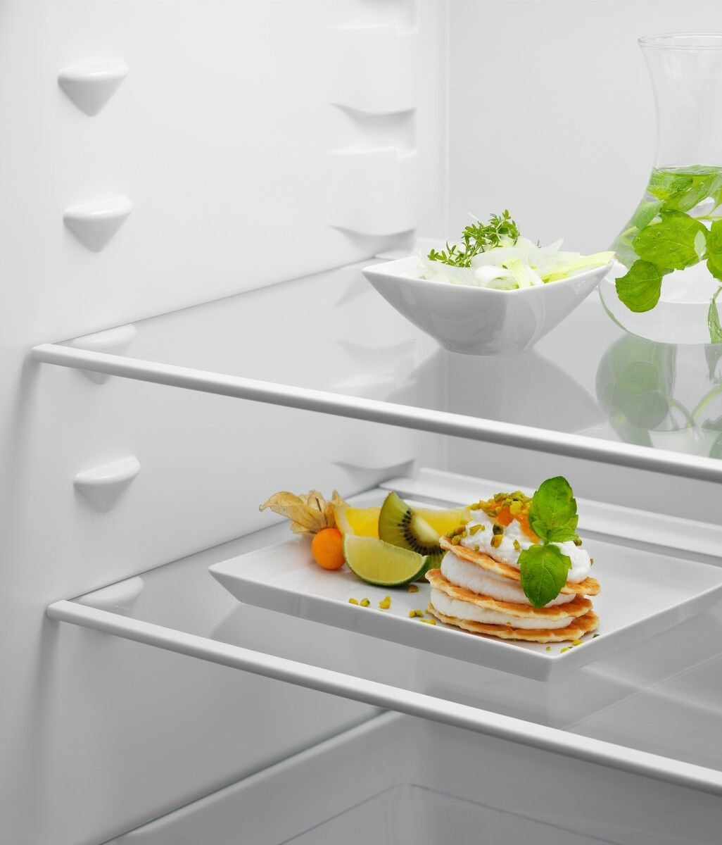 Electrolux BI   KNS5LE16S Phase-out 2026 Ottobre | FRIGOCONGELATORE COMBINATO/1572 MM/CLASSE ENERGET